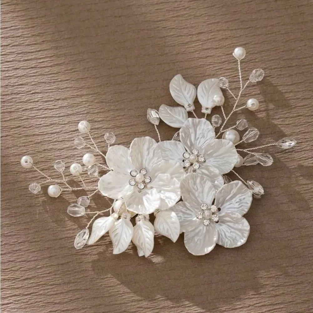 Anthropologie White Floral Pearl Hair Clip R375